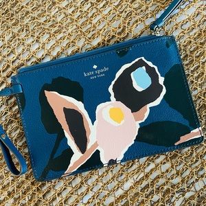 BNWT Kate spade blue floral wristlet